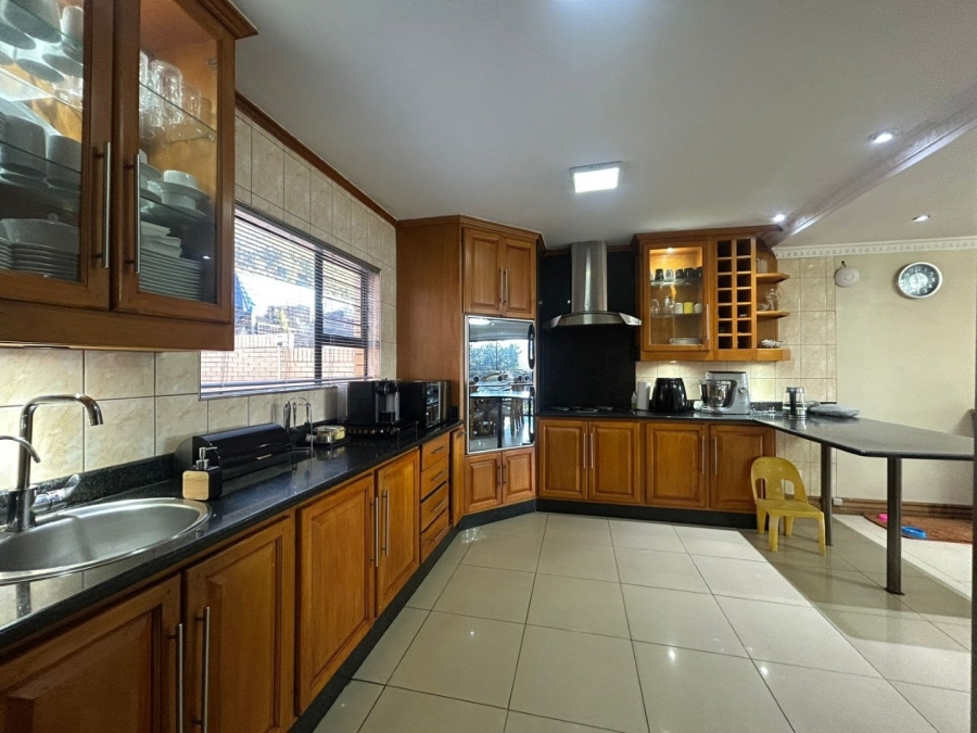 8 Bedroom Property for Sale in Eldo Glen Gauteng