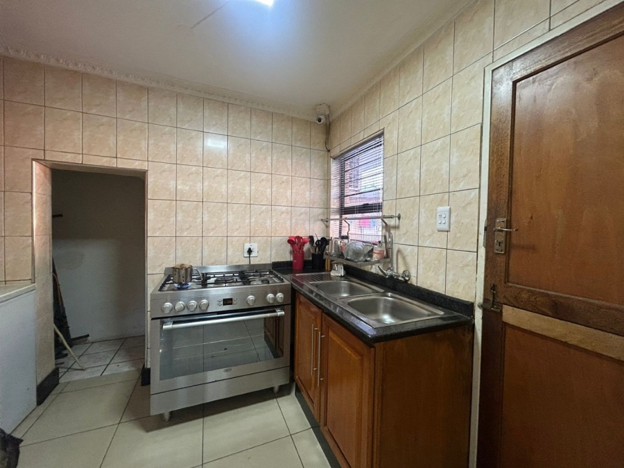 8 Bedroom Property for Sale in Eldo Glen Gauteng