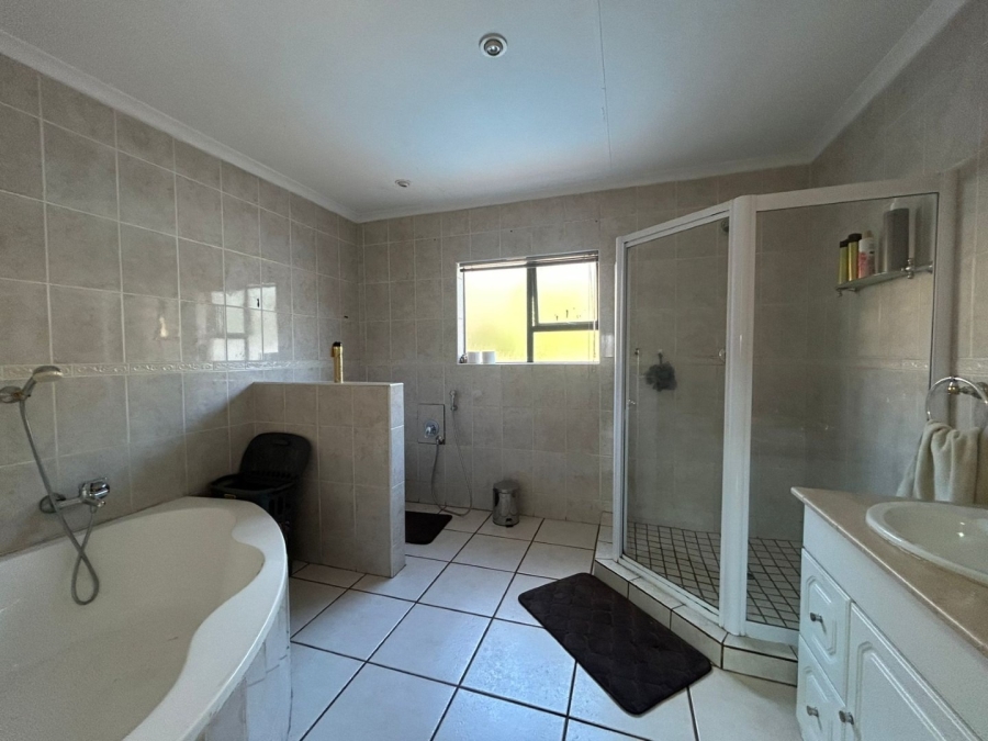 8 Bedroom Property for Sale in Eldo Glen Gauteng