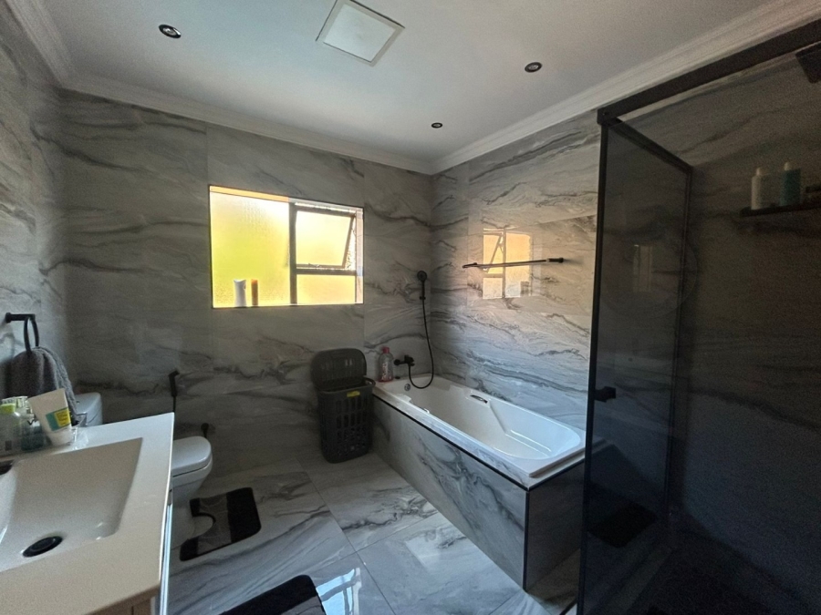 8 Bedroom Property for Sale in Eldo Glen Gauteng