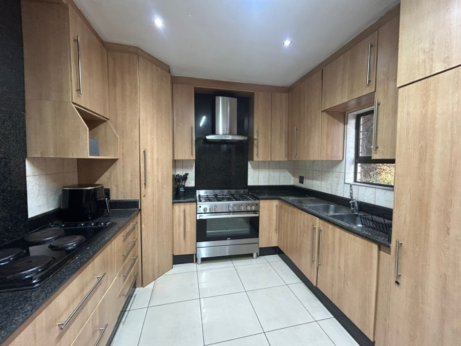 8 Bedroom Property for Sale in Eldo Glen Gauteng