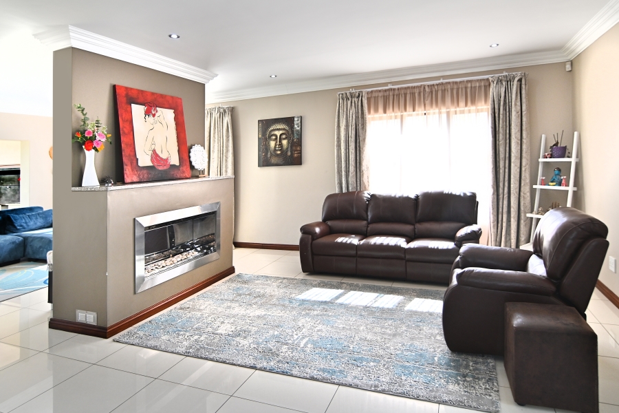 4 Bedroom Property for Sale in Crescent Wood Country Estate Gauteng