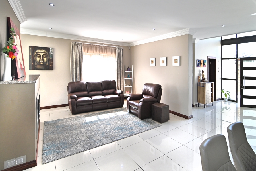 4 Bedroom Property for Sale in Crescent Wood Country Estate Gauteng