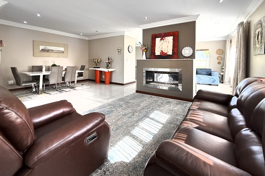 4 Bedroom Property for Sale in Crescent Wood Country Estate Gauteng