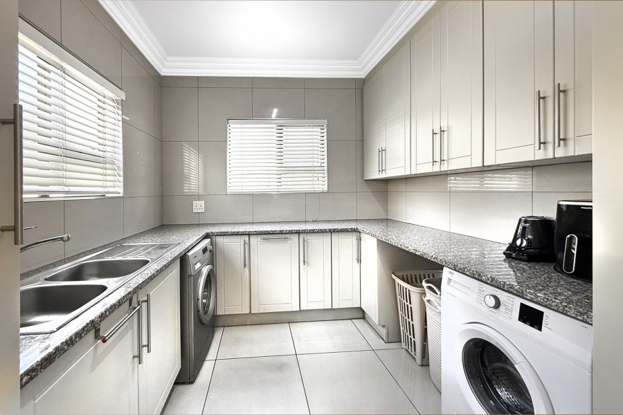 4 Bedroom Property for Sale in Crescent Wood Country Estate Gauteng