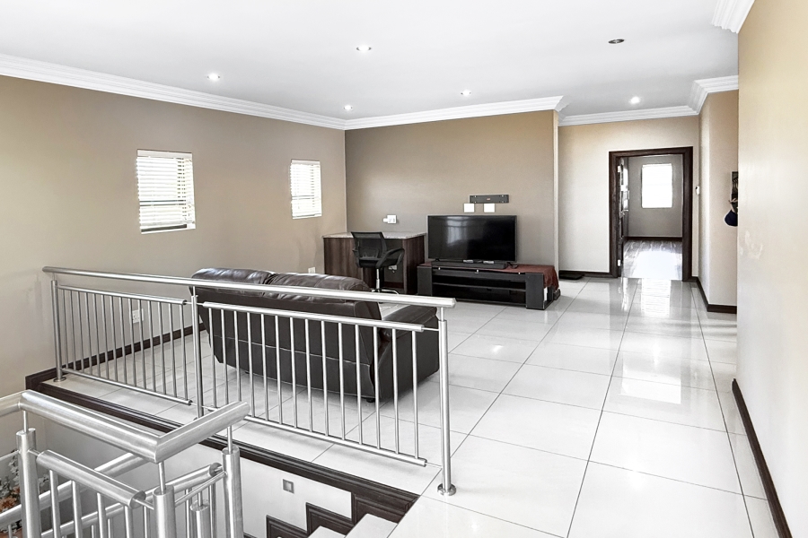 4 Bedroom Property for Sale in Crescent Wood Country Estate Gauteng
