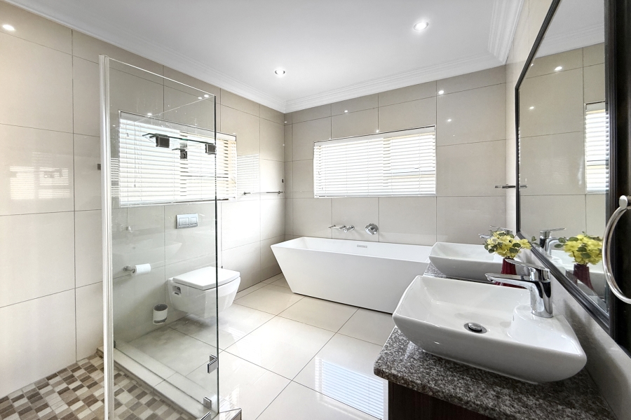 4 Bedroom Property for Sale in Crescent Wood Country Estate Gauteng