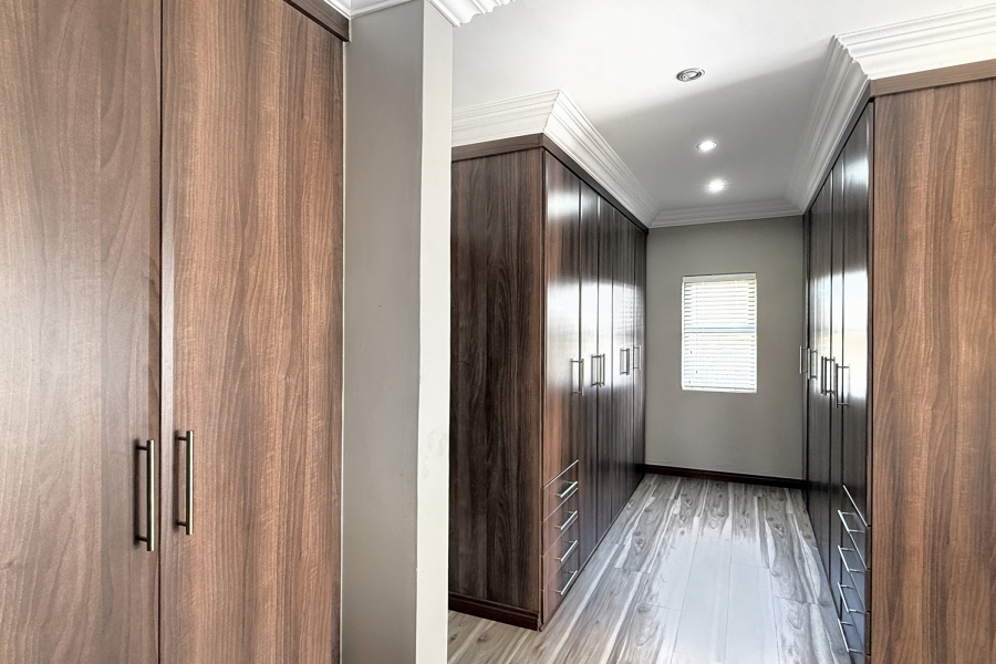 4 Bedroom Property for Sale in Crescent Wood Country Estate Gauteng