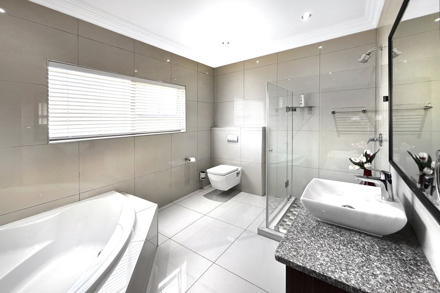 4 Bedroom Property for Sale in Crescent Wood Country Estate Gauteng