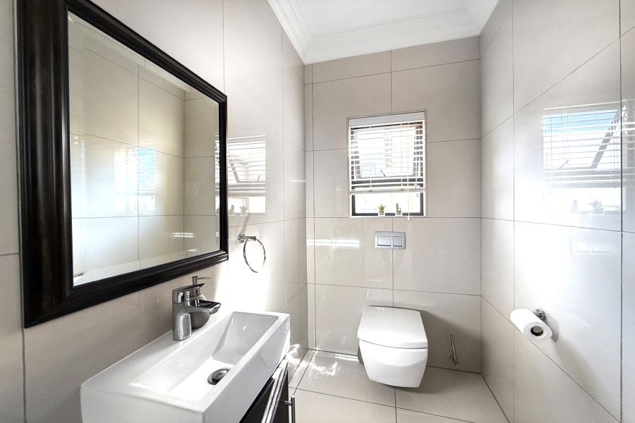 4 Bedroom Property for Sale in Crescent Wood Country Estate Gauteng