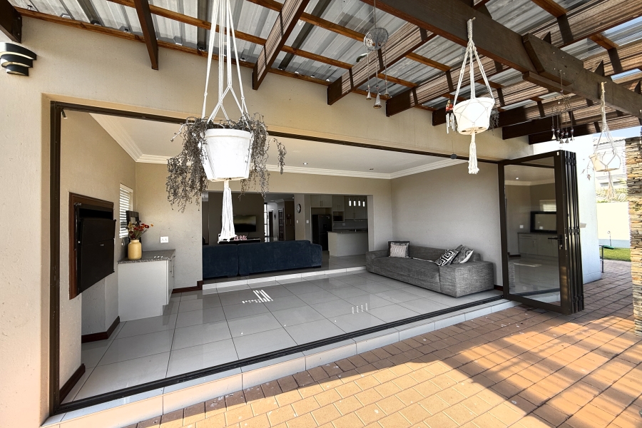 4 Bedroom Property for Sale in Crescent Wood Country Estate Gauteng