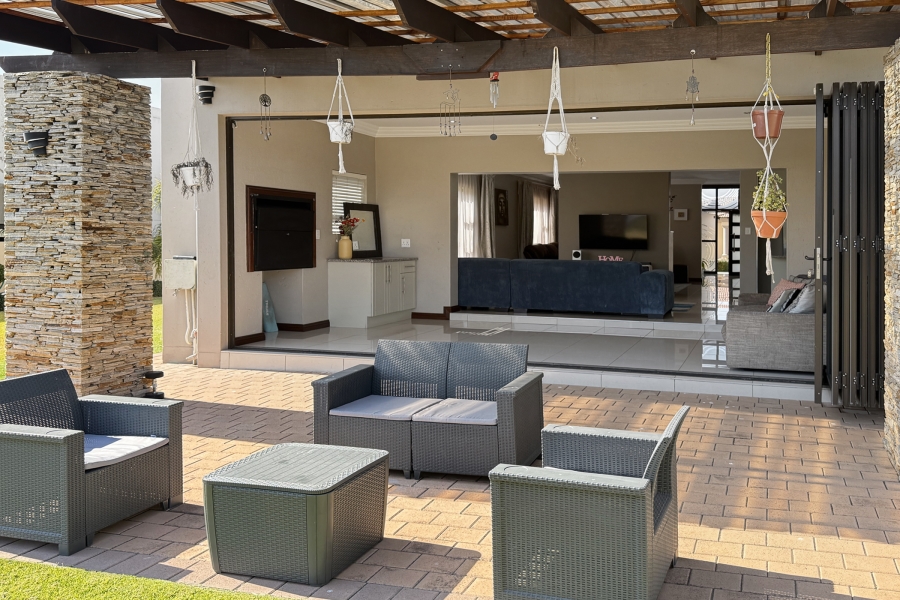 4 Bedroom Property for Sale in Crescent Wood Country Estate Gauteng