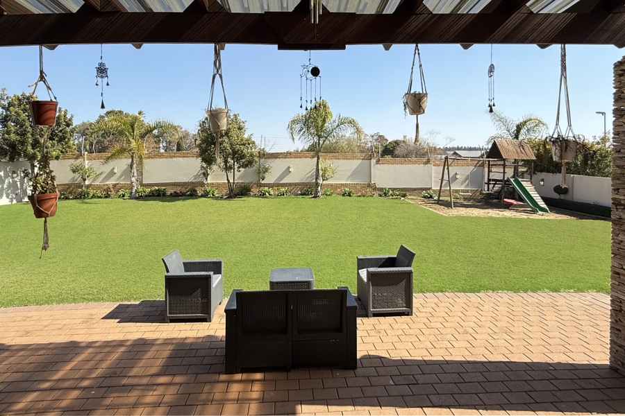 4 Bedroom Property for Sale in Crescent Wood Country Estate Gauteng