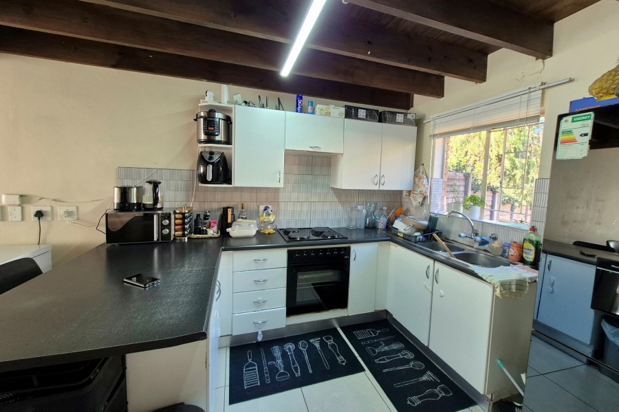 To Let 3 Bedroom Property for Rent in Die Hoewes Gauteng