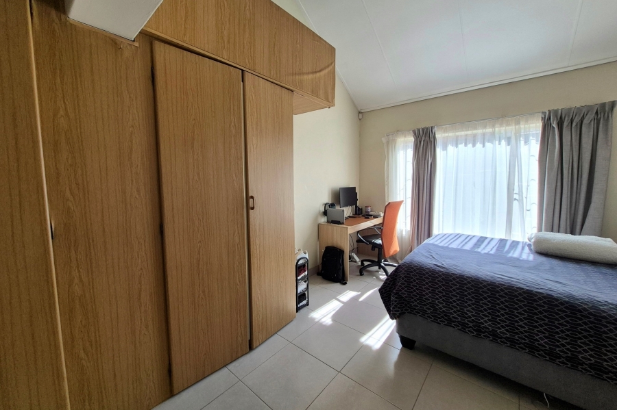 To Let 3 Bedroom Property for Rent in Die Hoewes Gauteng