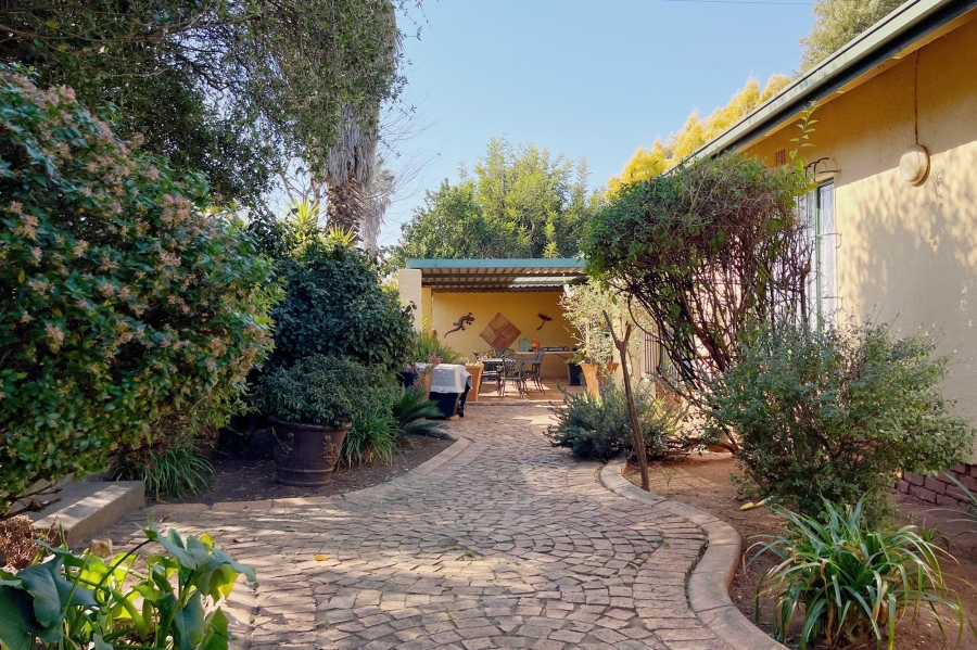 6 Bedroom Property for Sale in Discovery Gauteng