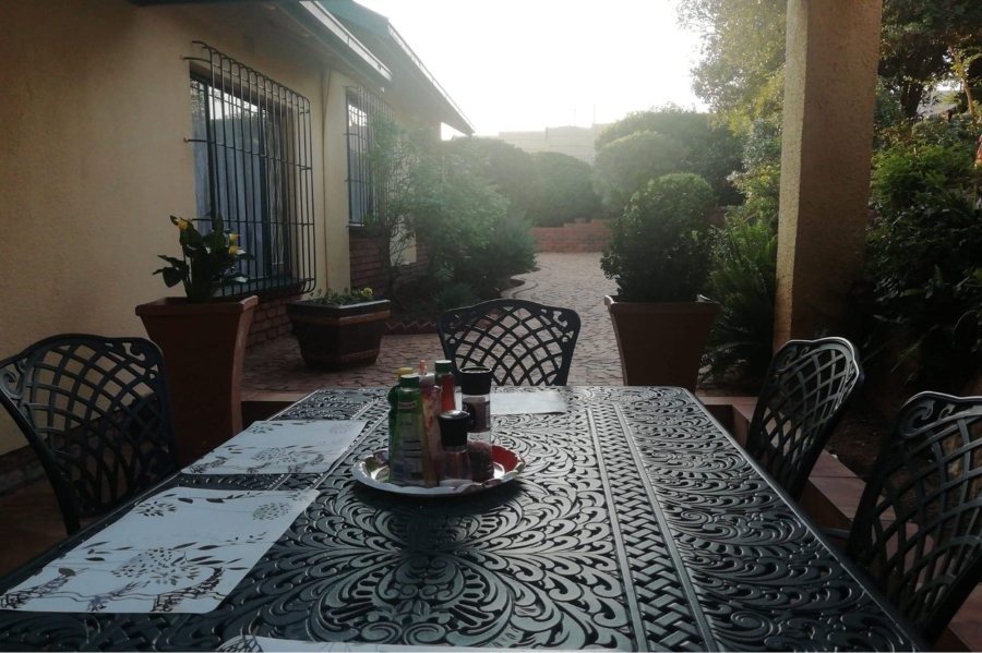 6 Bedroom Property for Sale in Discovery Gauteng