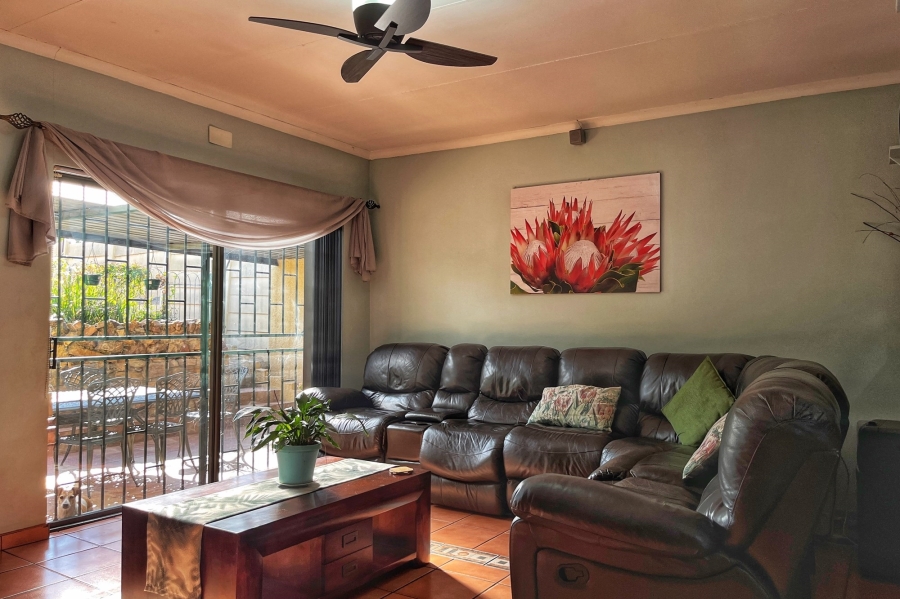 6 Bedroom Property for Sale in Discovery Gauteng