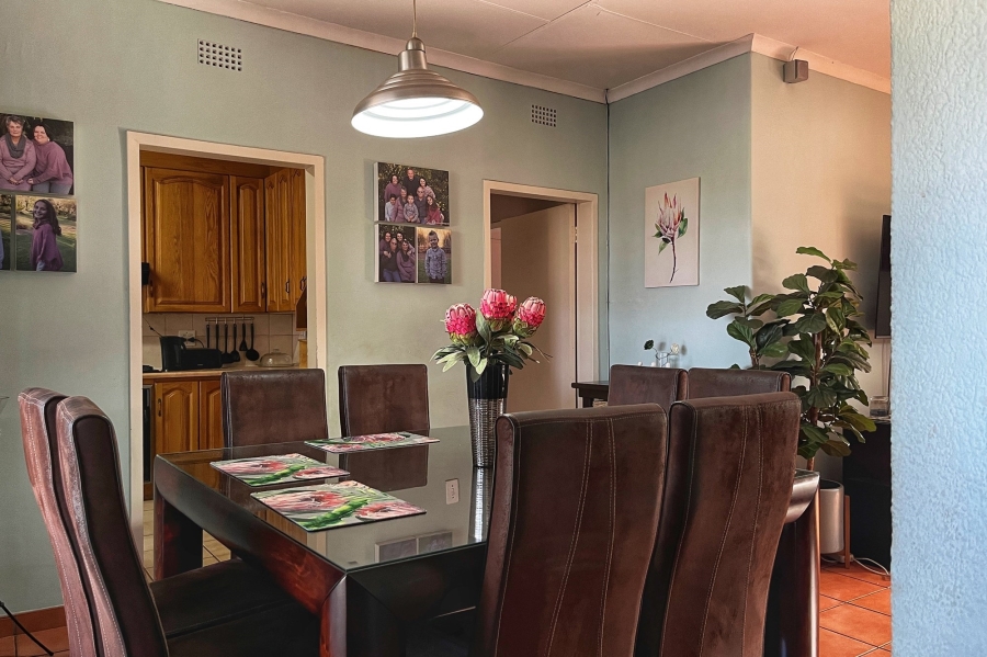 6 Bedroom Property for Sale in Discovery Gauteng