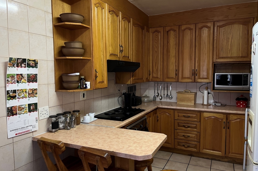 6 Bedroom Property for Sale in Discovery Gauteng