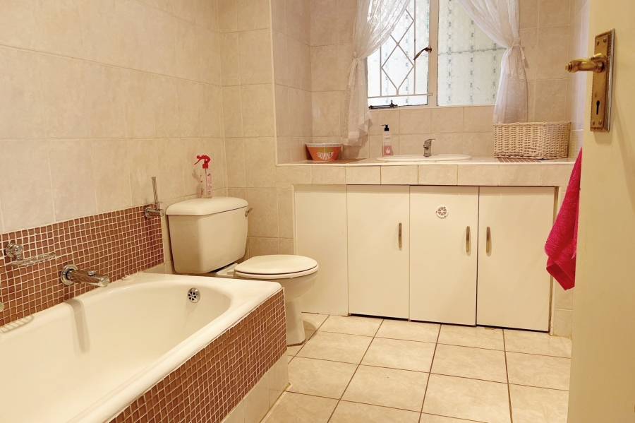 6 Bedroom Property for Sale in Discovery Gauteng