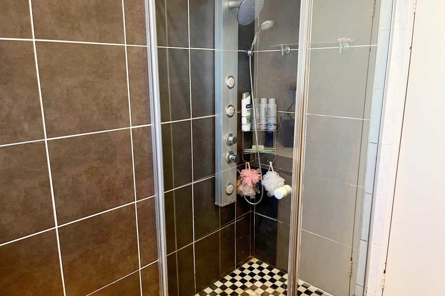 6 Bedroom Property for Sale in Discovery Gauteng