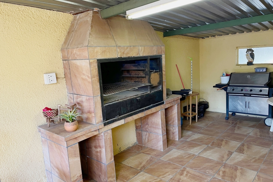 6 Bedroom Property for Sale in Discovery Gauteng