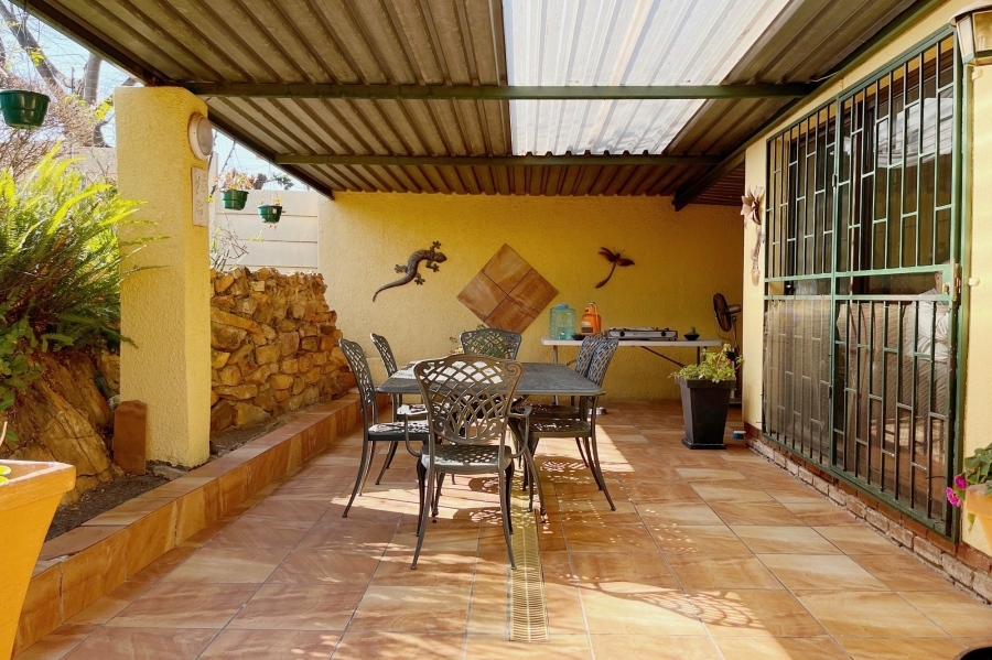 6 Bedroom Property for Sale in Discovery Gauteng
