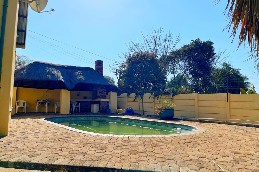 6 Bedroom Property for Sale in Discovery Gauteng