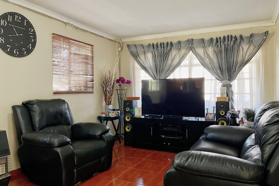 6 Bedroom Property for Sale in Discovery Gauteng