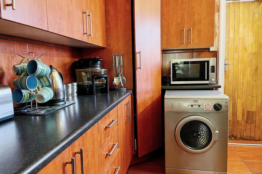 6 Bedroom Property for Sale in Discovery Gauteng