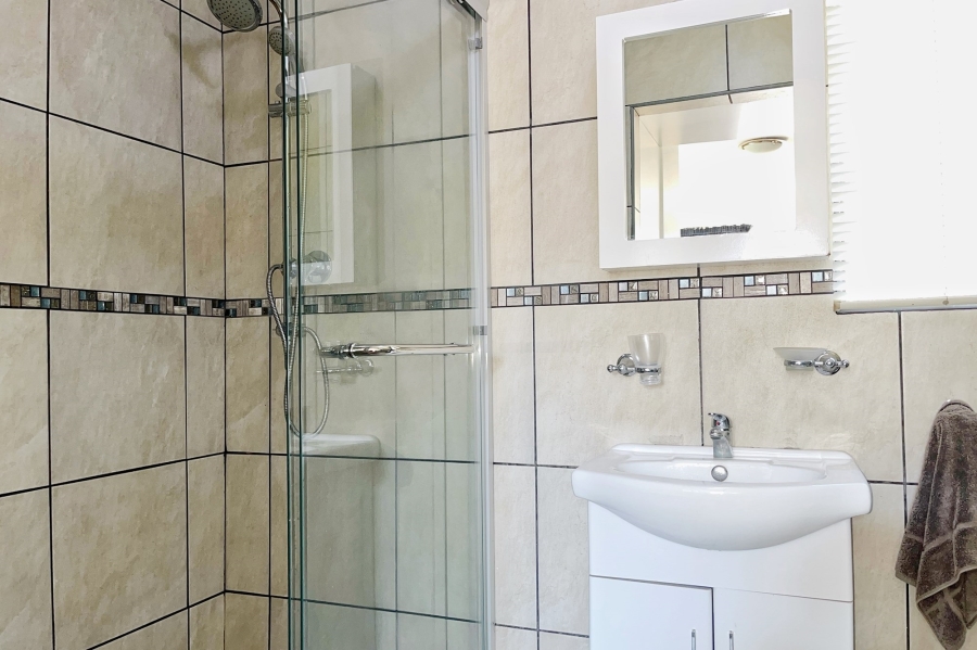 6 Bedroom Property for Sale in Discovery Gauteng