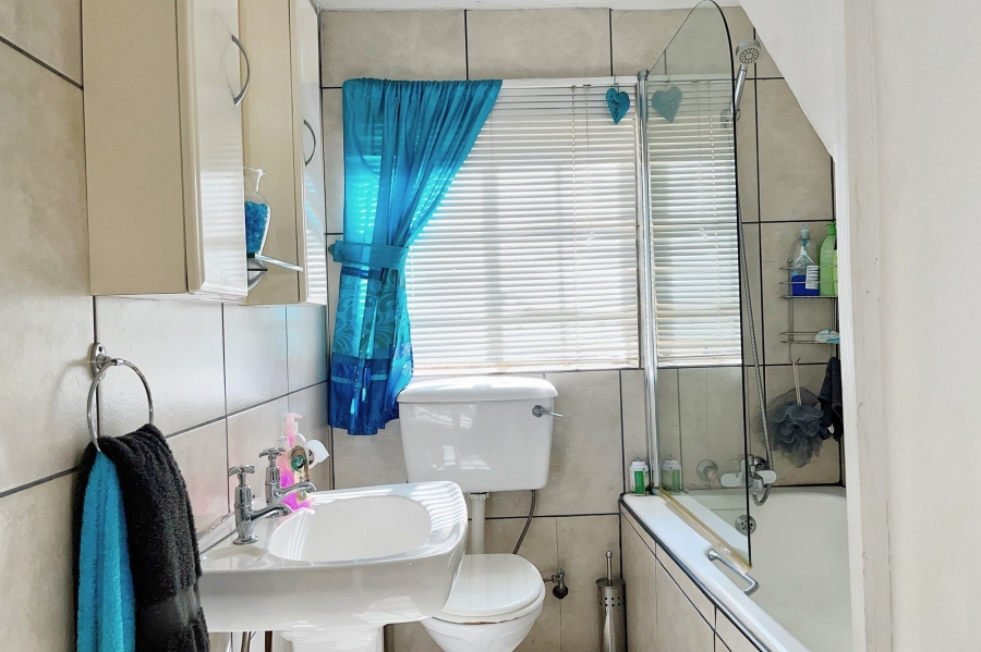 6 Bedroom Property for Sale in Discovery Gauteng