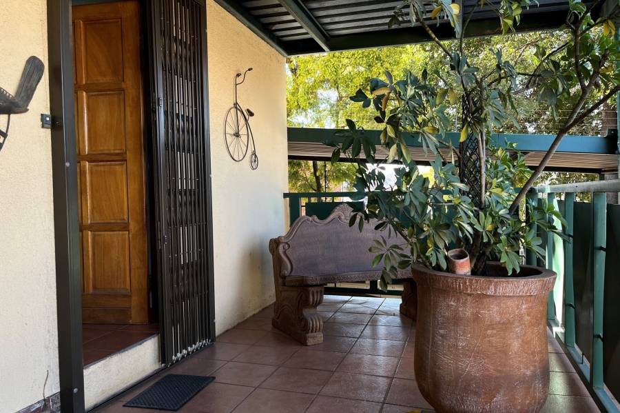 6 Bedroom Property for Sale in Discovery Gauteng