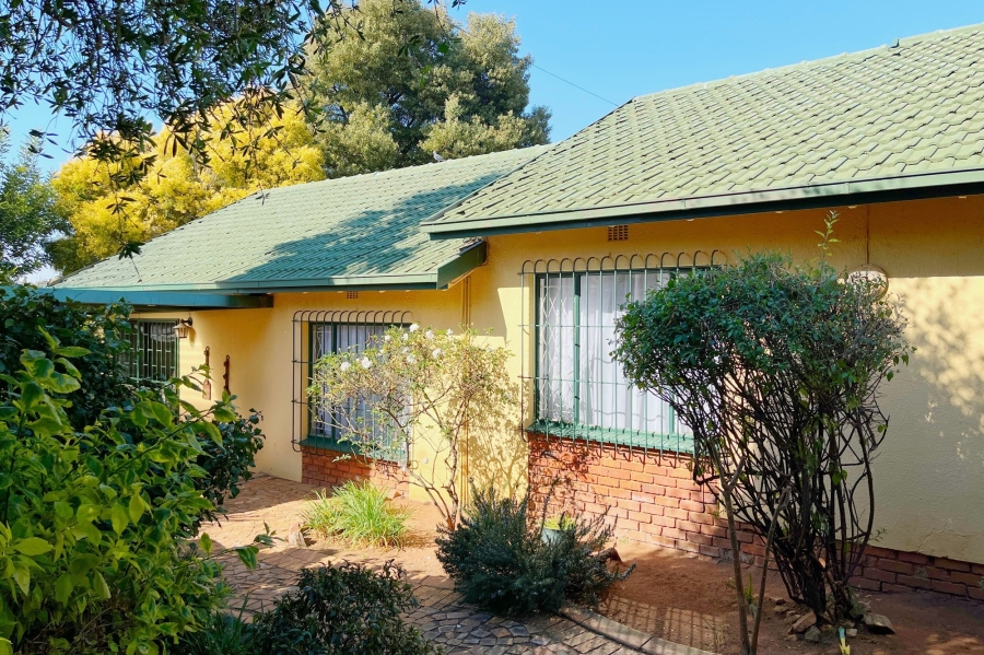 6 Bedroom Property for Sale in Discovery Gauteng