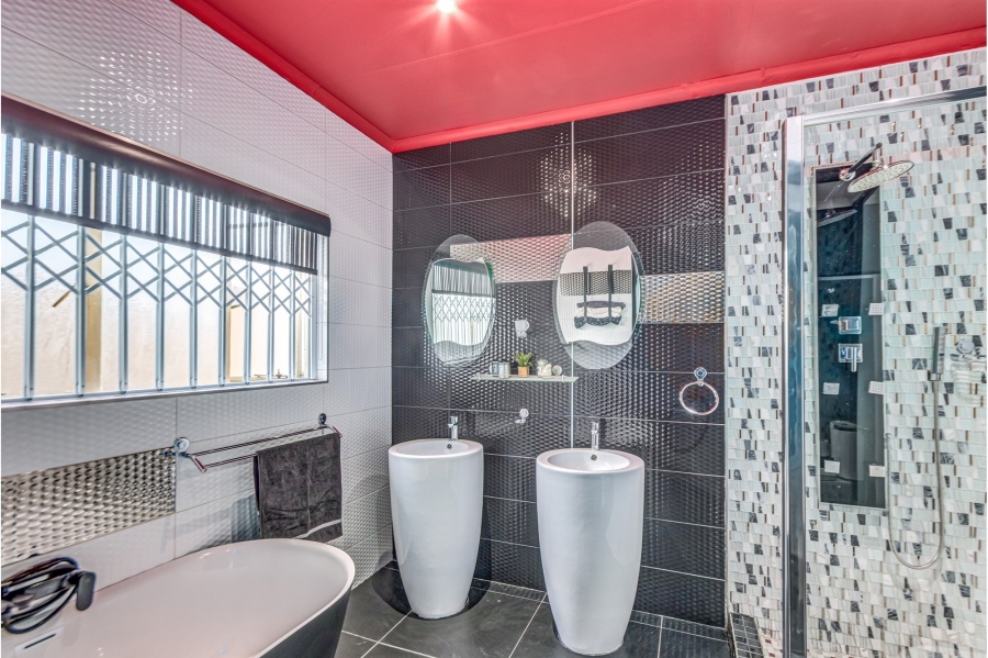 3 Bedroom Property for Sale in Discovery Gauteng