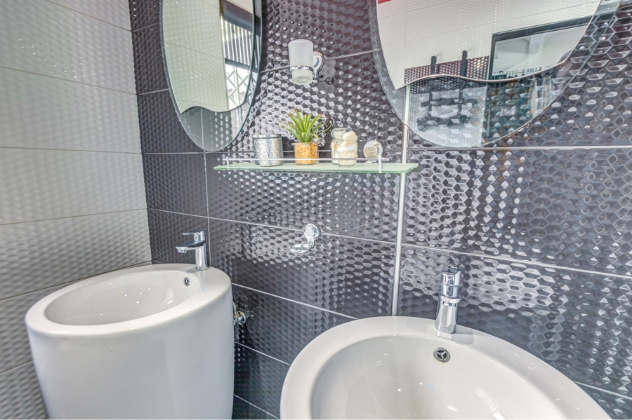 3 Bedroom Property for Sale in Discovery Gauteng