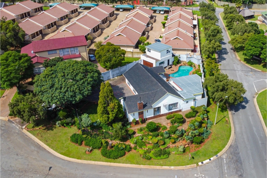 3 Bedroom Property for Sale in Discovery Gauteng