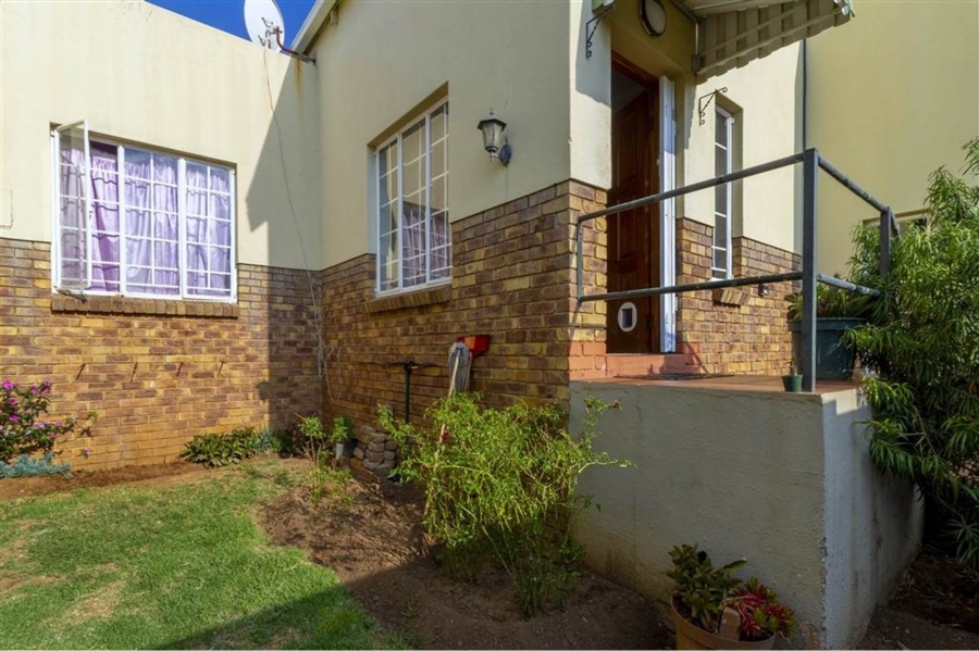 3 Bedroom Property for Sale in Radiokop Gauteng