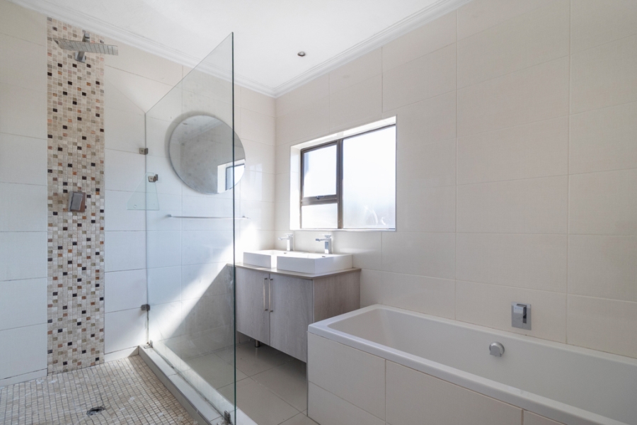 To Let 4 Bedroom Property for Rent in Tijger Valley Gauteng