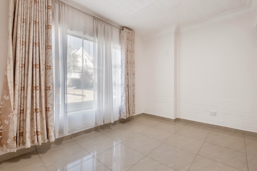 3 Bedroom Property for Sale in Greenside Gauteng