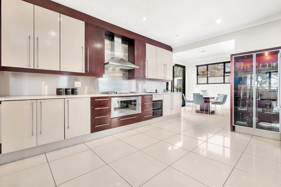 4 Bedroom Property for Sale in Greenside Gauteng