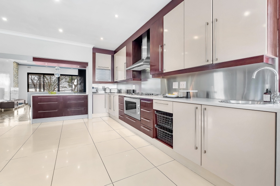 4 Bedroom Property for Sale in Greenside Gauteng