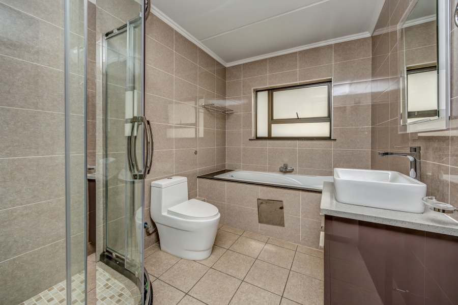To Let 3 Bedroom Property for Rent in Broadacres Gauteng