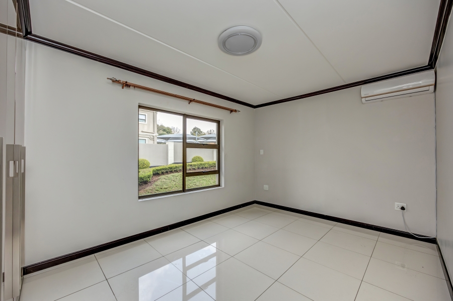 To Let 3 Bedroom Property for Rent in Broadacres Gauteng
