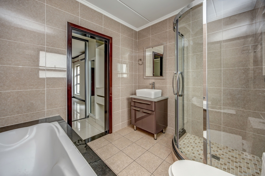 To Let 3 Bedroom Property for Rent in Broadacres Gauteng