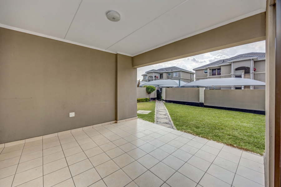 To Let 3 Bedroom Property for Rent in Broadacres Gauteng