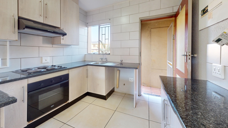 2 Bedroom Property for Sale in Lakefield Gauteng