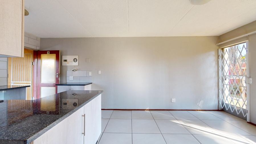 2 Bedroom Property for Sale in Lakefield Gauteng