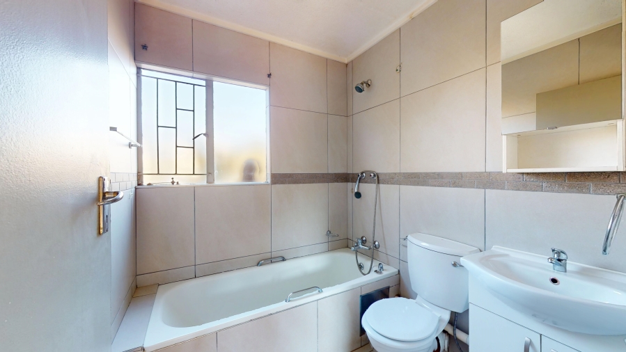 2 Bedroom Property for Sale in Lakefield Gauteng